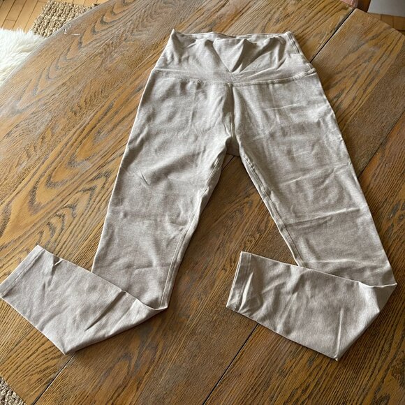BEYOND YOGA sand legging/worn once/M/like new condition - Picture 4 of 6